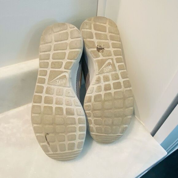 Nike Roshe One Lace Up Low Top Athletic Running Sneakers Gray Gold Size 7 - Picture 4 of 5